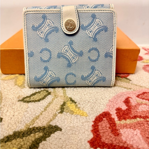 CELINE Vintage Trifold Triomphe Compact Wallet in LTE Blue/White Leather/Canvas - Picture 15 of 15